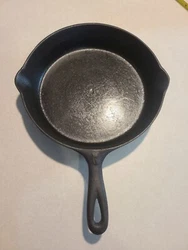 With a #7 raised number on the handle, this round pan is perfect for use on induction, electric, or gas stoves....