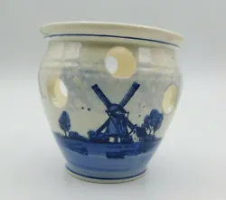 Blauw Delft Blue Hand Painted Made in Holland. Strawberry/Plant Pot.