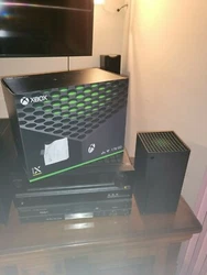 Microsoft Xbox Series X 1 To Console - Noir et Neuve. Acheté à Micromania Jeuxey avec réservations.