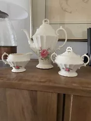 spode billingsley rose coffee pot, cream and sugar set. Pink label. From approximately 1942. Very good condition.