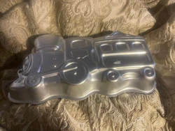 Wilton Railroad Locomotive Train Baking Cake Pan Mold Party #2105-2076 2003. NEVER USED.