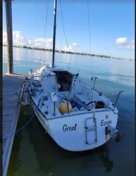 Project 25 1983 Comar Comet sailboat located in Kemah tx AS IS... THIS IS A PROJECT BOAT..Has clear title must be towed...