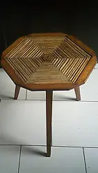 Ancienne petite table d appoint guéridon ou autre en bois tripode. envoi en mondial relay.