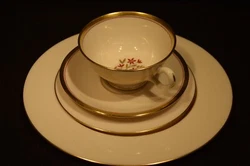 Lunch Set, Tea, Salad, Bread, Desert. ( 11 sets Available ).