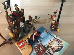 LEGO Pirates. Set complet, en excellent état avec sa notice. 279 pieces, 6 minifigs.