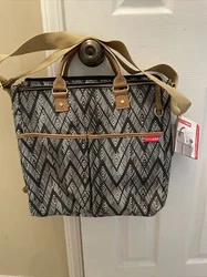 Skip Hop Duo Special Edition Diaper Bag Zig Zag NWT. New never used. Lots of great organization in a trendy...