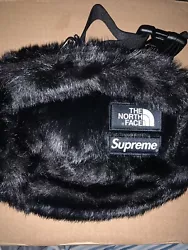 Supreme The North face Faux Fur Waist Bag Black. Condition is 