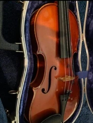 Violin 4/4 used 1966 German Ernest Heinrich Roth. One of a kind. Perfect for younger people learning.