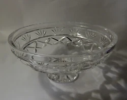 This would make a wonderful addition to a Waterford collection,a beautiful and functional piece.