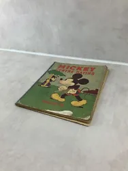 Cet ouvrage ancien est une pièce de collection recherchée par les amateurs de Mickey Mouse et les passionnés de...