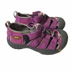 Keen Newport Sandals Water ShoeSize: Childs 13Features: Waterproof, washable, rubber toe, hiking shoe, water shoe,...