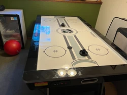 Hoover Hocket table with Glaze Tek finish-like new condition.  Electronic scoreboard and ping pong top - 72 inch