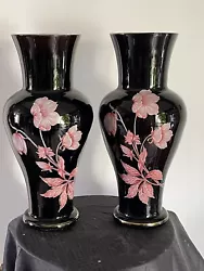 Beau vases anciens en OPALINE Noire (décor floral) début XXè. Très bon état propre pas éclat ni fêle