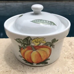 Cordon Bleu BIA Cookware Casserole Dish Pumpkin Tomato Peppers 1-1/2 qt. Summer vegetable casserole with lid. Excellent...