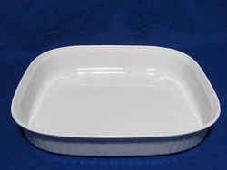 Corning Ware 4.5 quart Open Roaster in the French White pattern. Nice and clean and ready to use. Weight is 4 lbs and...