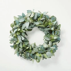 •Round seeded eucalyptus wreath with a simple, clean design •Features strands of faux-eucalyptus and seeded accents...