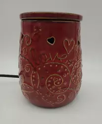 Add some warmth and love to your home with this beautiful Scentsy wax warmer from the Shriner Collection. The ceramic...