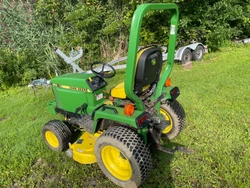 John Deere 655 4x4 tractor. Good condition. Everything works as it should. All the lights work, glow plugs work, 4x4...