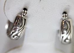 BEAUTIFUL EARRINGS. The pictures are of the the actual item(s) you are buying. I AM NEVER OFFENDED & I LOVE GIVING...