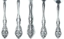 This fine flatware set is jewelry for the table. Celebrate opulence at its finest with deep grooves and flashing...