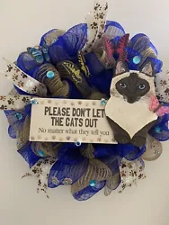 • This is a Brand new. Siamese kitty Mesh Wreath. I used a very pretty blue and tan deco mesh on a wire frame. I made...