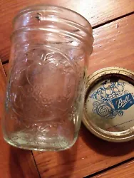 Vintage Ball Mason Jar - Small W/Lid. [GBB1] The small jelly/sauce mason jar comes w/lid and is in good condition. 