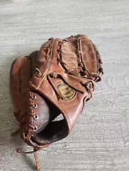 WILSON BASEBALL GLOVE - MODEL A2002 .... LEFT HANDED - MADE IN USA. CONDITION IS NICE WITH ALL ORIGINAL LACING INTACT /...