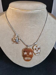 Gas Bijoux Collier Ras Du Cou Tête De Mort Ref H251. Longueur max 47 cm Bon etat
