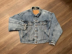 Size: small - seems to have somewhat of a oversized-baggy type of fit (please refer to measurements to ensure accurate...