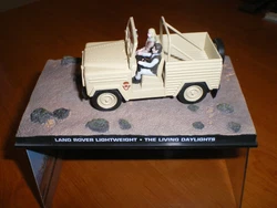 EXCELLENT ETAT AVEC SA BOITE DORIGINE. LAND ROVER LEIGHTWEIGHT TUER NEST PAS JOUER.
