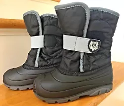 Foam insulation and the faux fur lining add to the coziness. Made of lightweight material, the Snowbug3 perfect for...