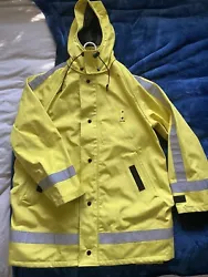 gore-tex high visibility jacket, these jackets were previously CHP. Industrial grade weather proofing and high...