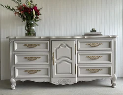 This beautiful dresser from Thomasville Furniture features 9 spacious drawers and a solid maple construction with a...