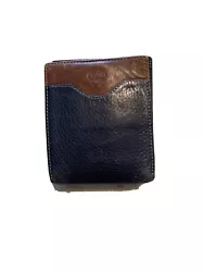 gucci wallet. Condition is 