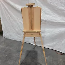This French easel with a sliding drawer enables the painters to change tools quickly.