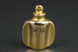 Jolie broche Christian Dior.