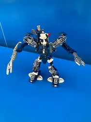 KREKKA Titan Warrior sans disque 8623. Lego Bionicle. paru en 2004. SANS BOITE SANS NOTICE. LA BOITE EST EN BON ETAT...