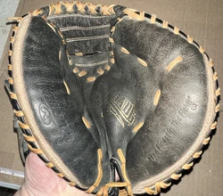 IN VERY GOOD CONDITION WITH TIGHT LACING AND NO DEFECTS + SUPER CLEAN MUST SEE PICS VERY POPULAR GLOVE IN ALMOST MINT...