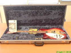 Rickenbaker 360/12 pour GAUCHER (numéro de série 8070) dans son etui rigide dorigine. Guitare neuve…une des...