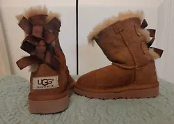 UGG Toddler’s Bailey Bow II Boots Size 7 Chestnut Suede Leather Fur Lining Tan  Great condition.   Please see...