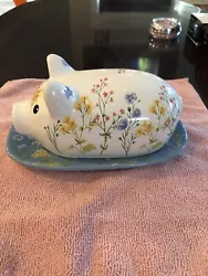 Add a touch of country living to your kitchen with this charming Modern Cottage Floral 2023 Pig Butter Dish. Crafted...