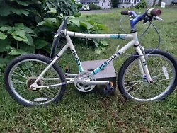 This is a 1988 haro pursuit bmx concept bike only made 1 year this is the brother of the haro dart concept which was...