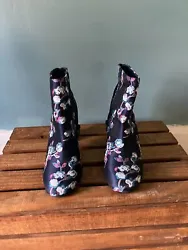 Urban Outfitters UO short fabric boots navy with pink, white, blue floral pattern zipper side in a size 8 with 3