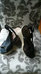 Size 9 B. Black with Jute/rope/twine on the wedge of the heel. 4.5