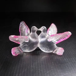 Matières : résine plastique. Couleurs : blanc transparent rose. Motif animalier : colombe. A partir de ce modèle,...
