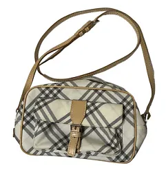 Burberry London crossbody bagVery good condition / doesn’t come with box or dustbagAll sales finalThis stylish...