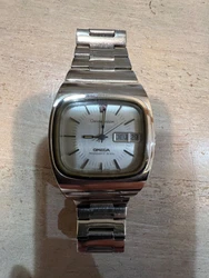 montre vintage Omega constellation homme. Megaquartz , bon état , sans boite , fonctionne .