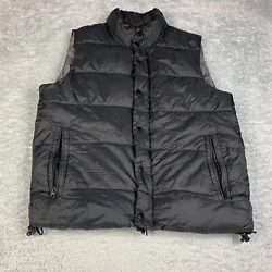 Elevate your style with this sleek and trendy puffer vest from Old Navy. This sleeveless jacket, designed for men,...