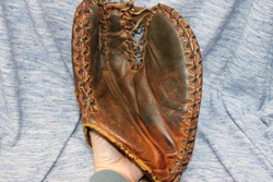 THE LEATHER SHOWS SIGNS OF WEAR - NO RIPS