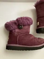 These adorable boots are in EXCELLENT PREOWNED CONDITION. Very lightly worn. Beautiful purple color. Still super...